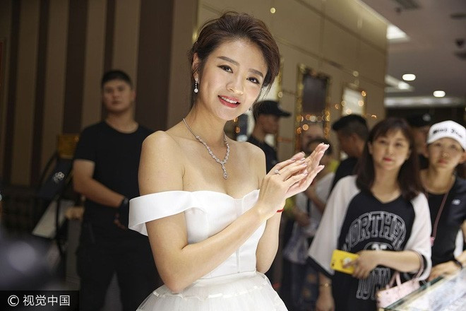 Nữ diễn viên đình đám showbiz ra sao sau khi chồng đi tù 14 năm bị phạt hơn 2000 tỷ