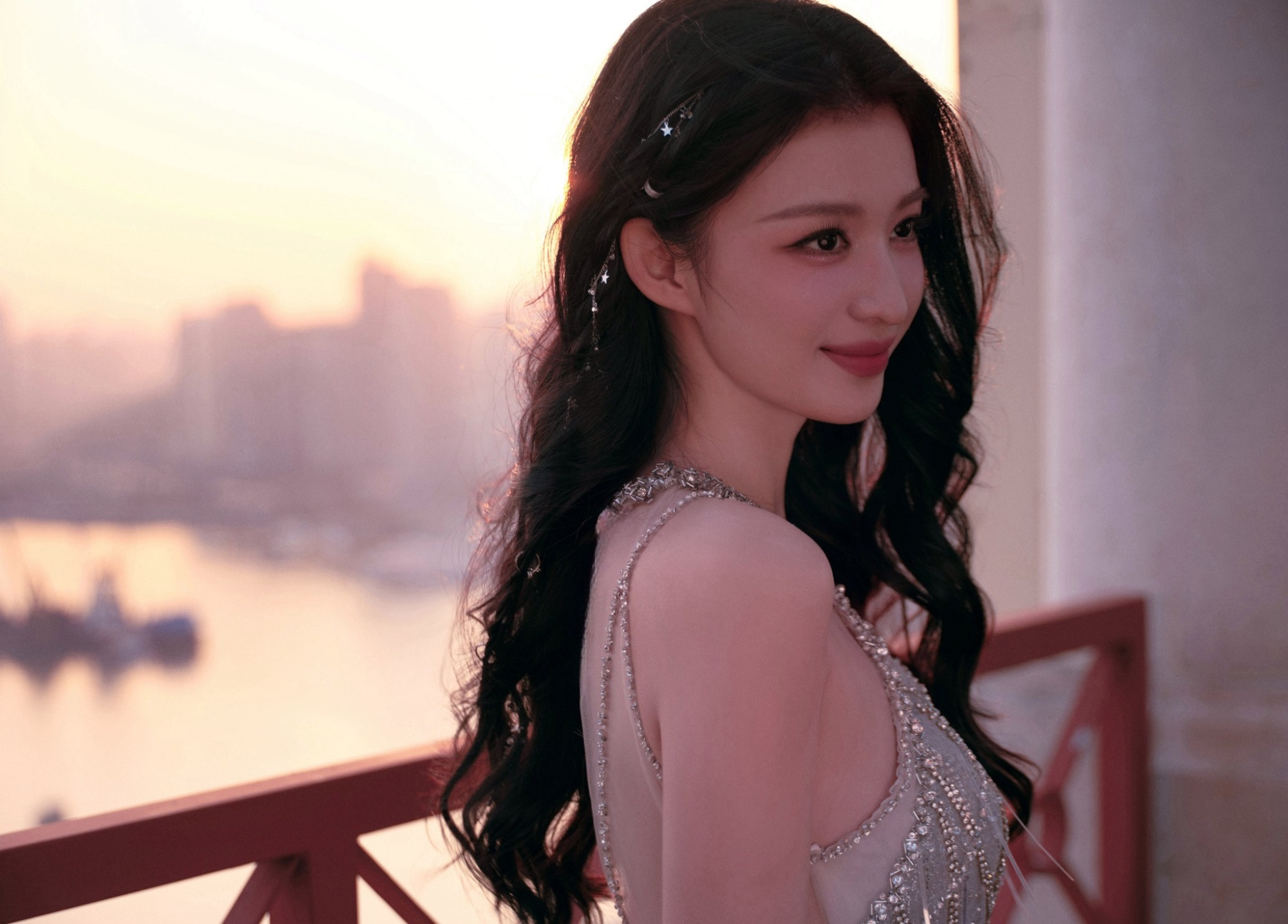 Trúng số độc đắc vào đúng ngày mai, 25/9/2025, 3 con giáp 'gánh tiền về nhà', cuộc sống khấm khá, tình duyên công danh đều chạm nóc - Ảnh 2