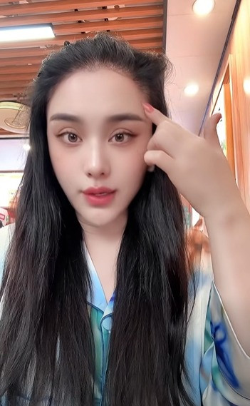 Lâm Khánh Chi nói gì khi được khuyên nên bớt nghiện dao kéo