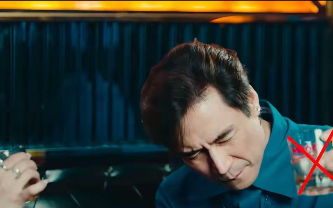 Ca sĩ Khánh Phương có mặt tại trụ sở Công an TPHCM để làm việc