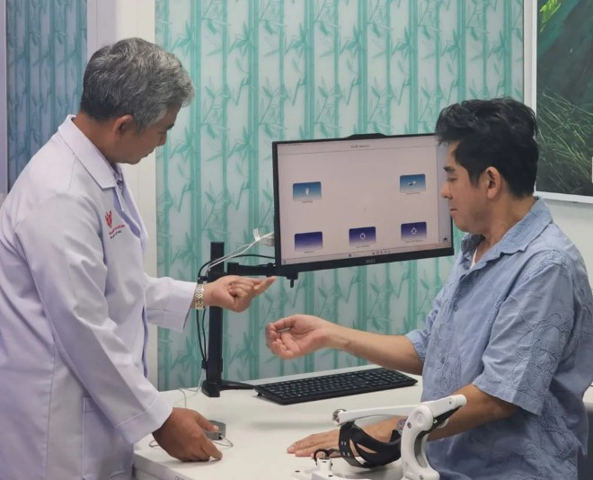 Diễn viên Huỳnh Anh Tuấn tái xuất sau đột quỵ