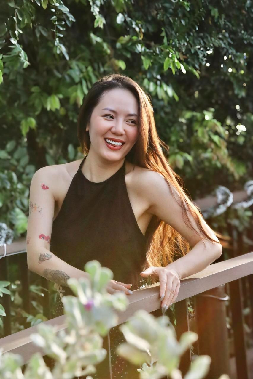 Gái độc thân Phương Linh khoe nhan sắc 26 năm về trước không khác gì bây