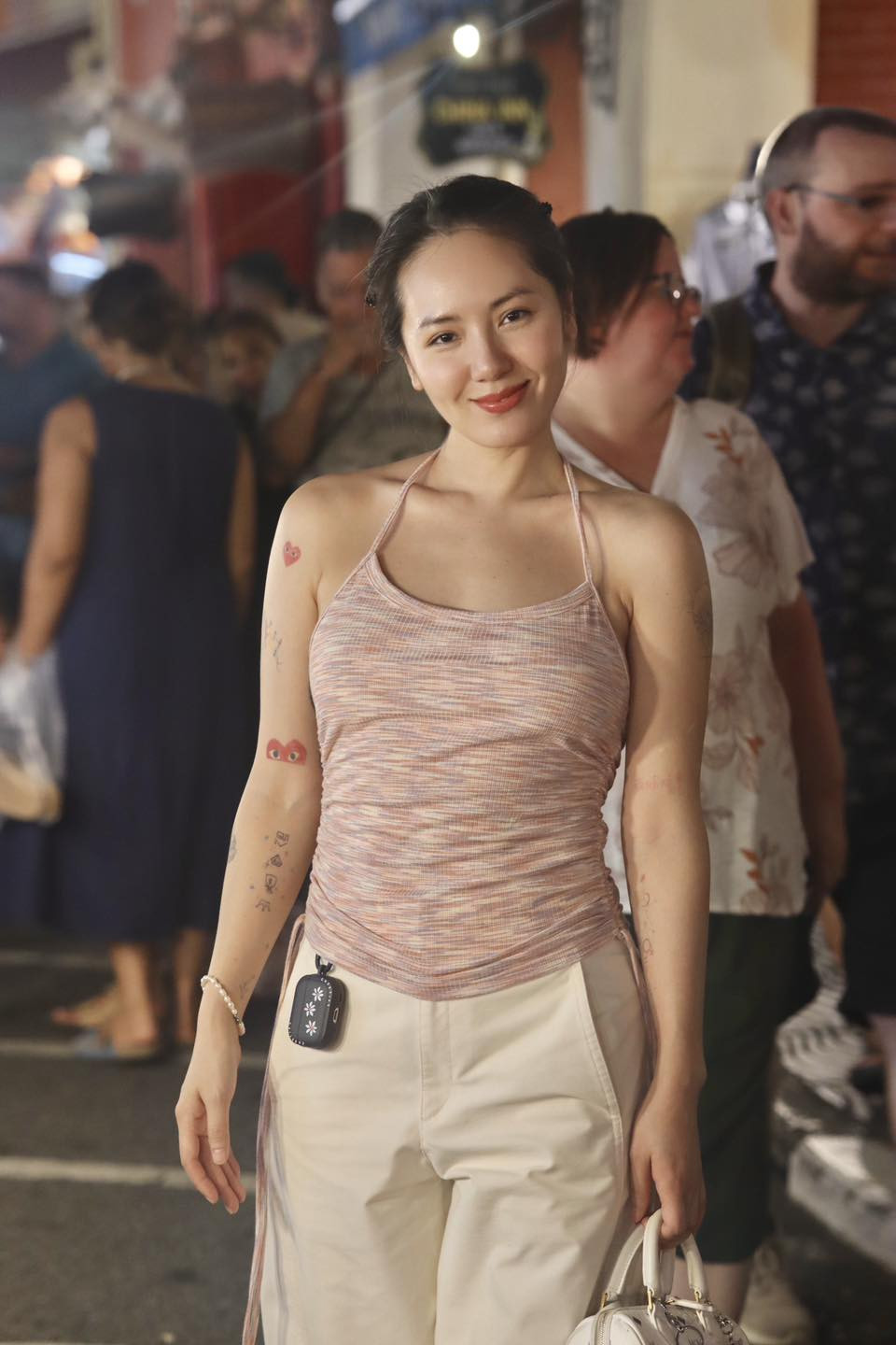 Phương Linh khoe nhan sắc 26 năm về trước khiến tất cả ngỡ ngàng 15 tuổi với 35 tuổi không khác nhau là mấy