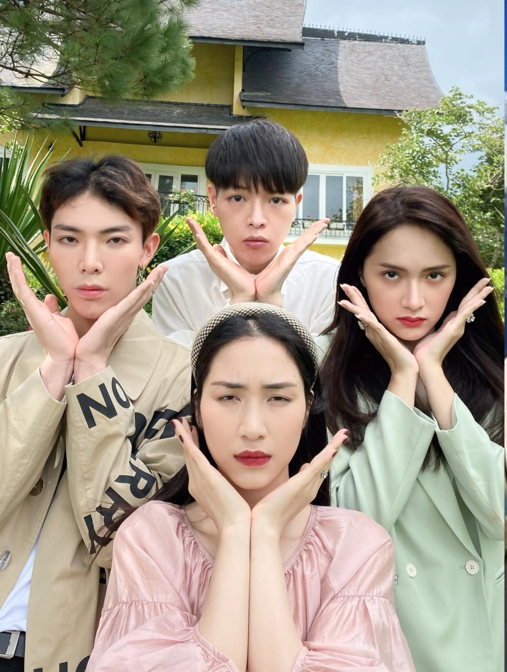 Hương Giang thi Miss Universe Hòa Minzy và Erik được réo tên vì sao