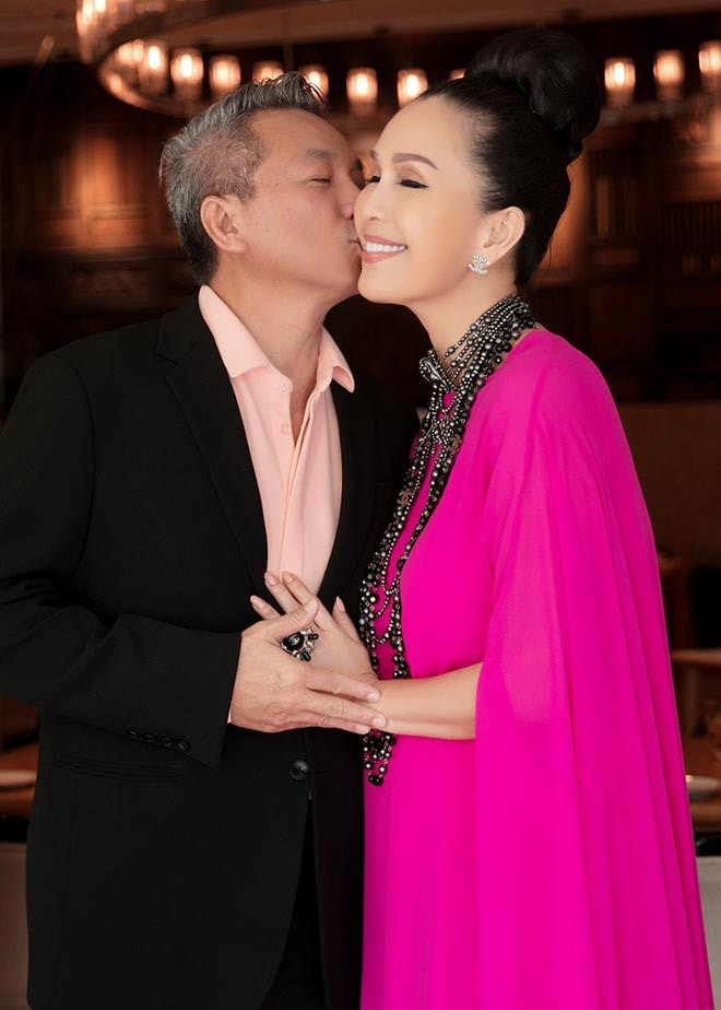 Mỹ nhân Vbiz U65 vẫn mặn mà: Được phong