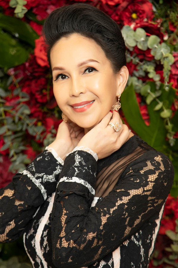 Mỹ nhân Vbiz U65 vẫn mặn mà: Được phong