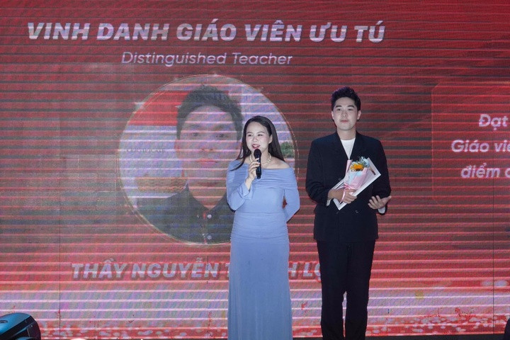 Thanh Lộc được vinh danh Giáo viên ưu tú tại một trung tâm tiếng Anh ở TP.HCM hồi tháng 12/2024.