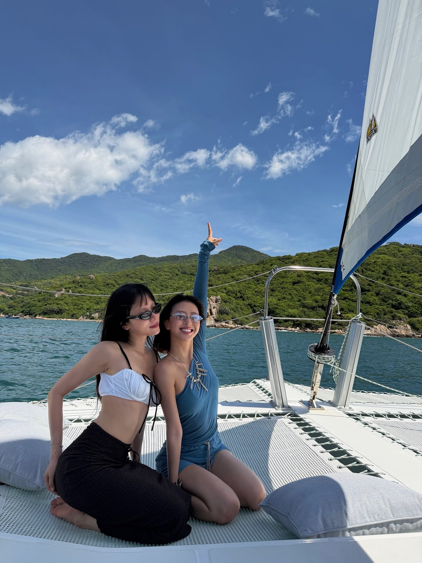 Bích Phương và dàn em xinh diện bikini khoe body khét lẹt ở resort xa xỉ nhất Việt Nam