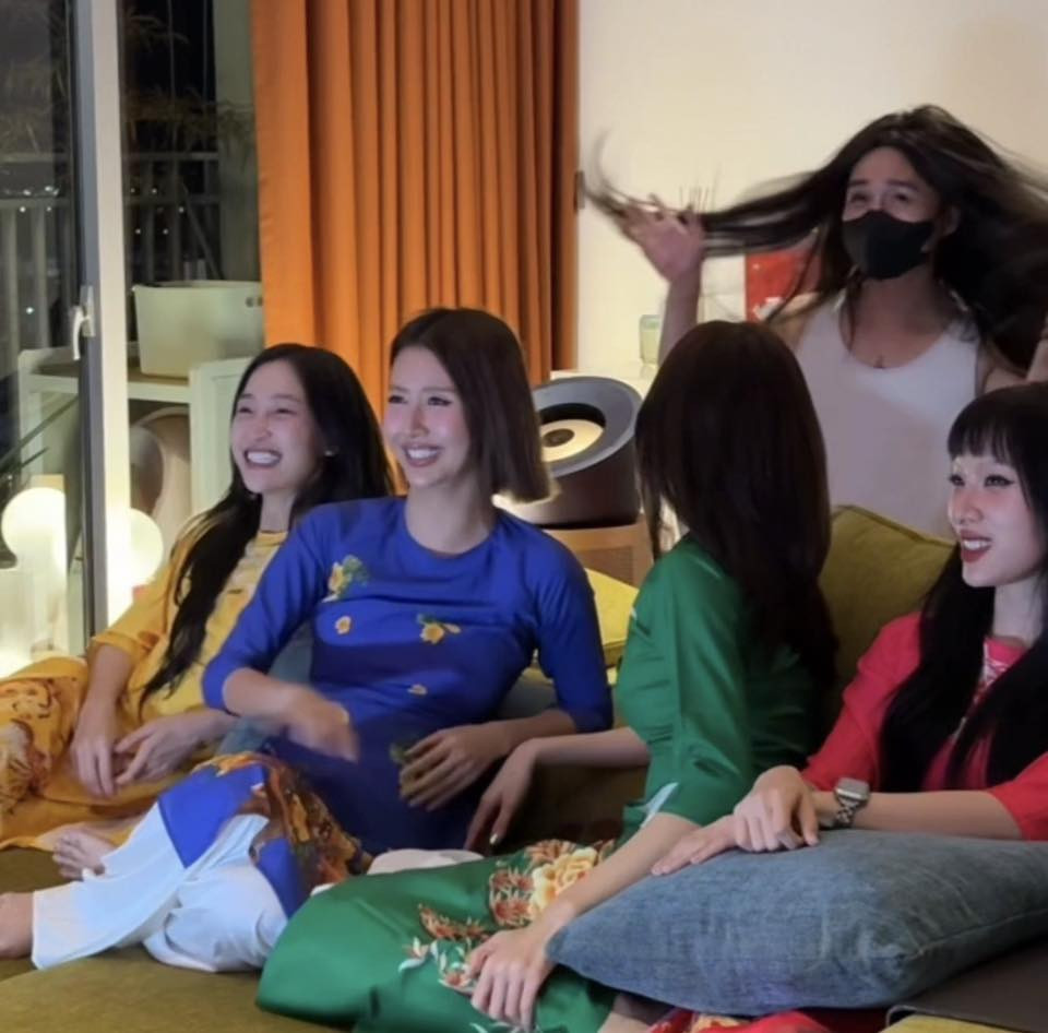 Bích Phương và dàn em xinh diện bikini khoe body khét lẹt ở resort xa xỉ nhất Việt Nam