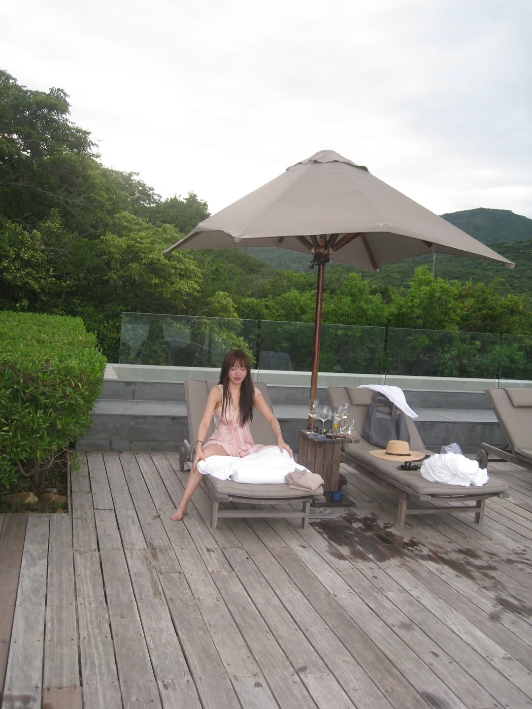 Bích Phương và dàn em xinh diện bikini khoe body khét lẹt ở resort xa xỉ nhất Việt Nam