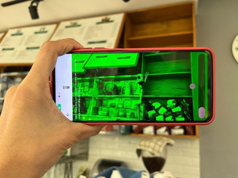 Chỉ với một chiếc điện thoại thông minh, bạn hoàn toàn có thể tự bảo vệ mình bằng những cách đơn giản mà hiệu quả. Ảnh minh họa