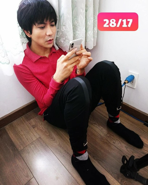 Chồng cũ Trương Quỳnh Anh gây tranh cãi với màn catwalk như đi chợ