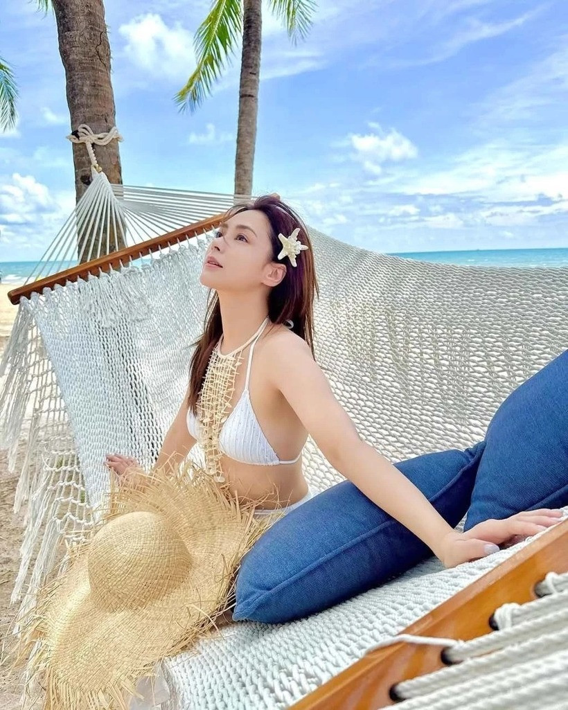 Chung Hân Đồng giờ đang sống cuộc sống độc thân vui vẻ.