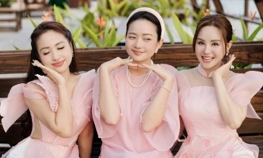 Phan Như Thảo như người khổng lồ khi chụp cùng ông xã và vợ chồng Vy Oanh