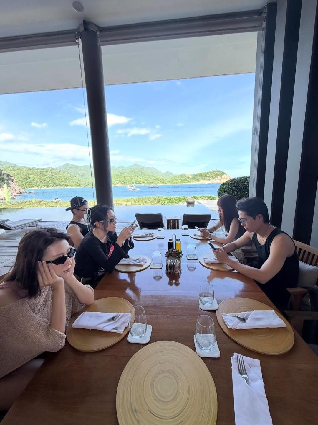 Quỳnh Anh Shyn công khai ảnh Bích Phương đi du lịch cùng Tăng Duy Tân