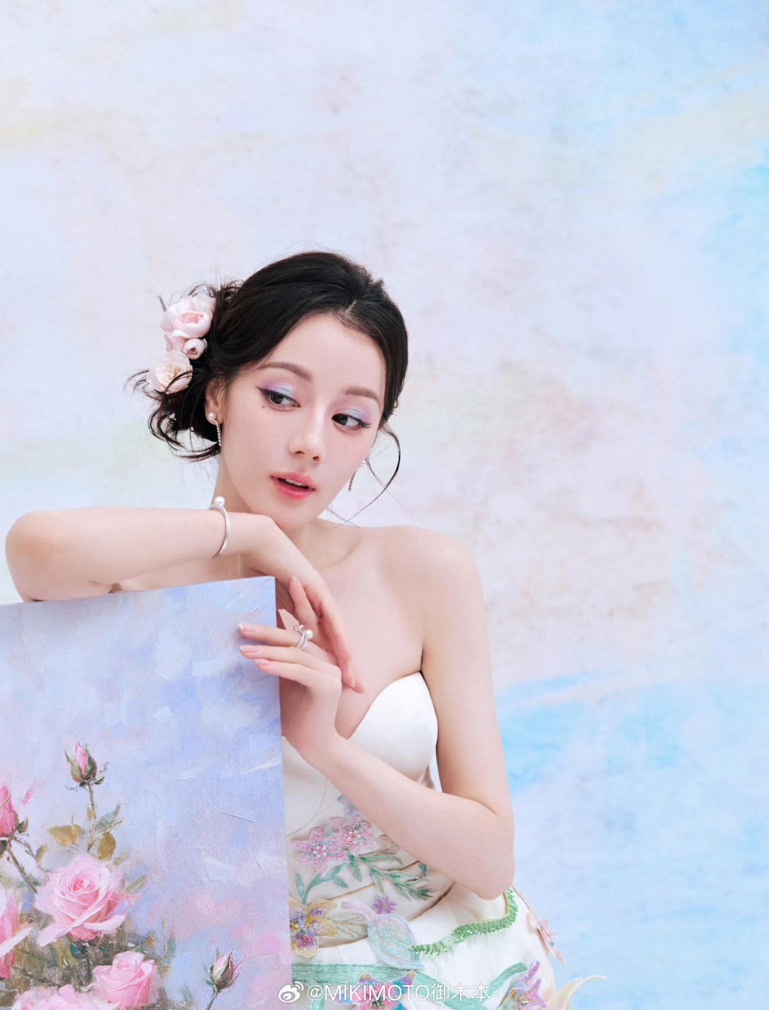 Thần Tài báo mộng tài lộc sau đêm nay (26/9/2025), 3 con giáp 'tay trái hứng vàng, tay phải gom bạc', tài lộc tấn tới, niềm vui phơi phới - Ảnh 2