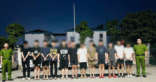 Thiếu niên 16 tuổi rủ bạn hỗn chiến vì ghen tuông ở Hà Nội: 'Con xin lỗi cả nhà'