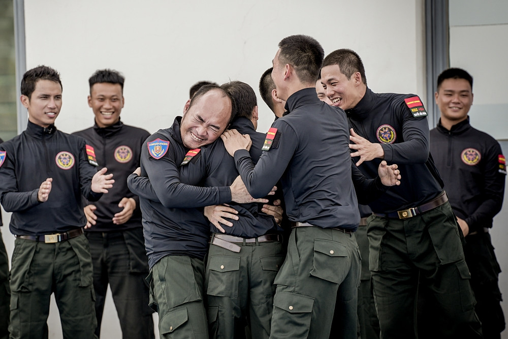 Tiến Luật bị đánh vỏ chai vào đầu Đau thì ít mà… quê thì nhiều