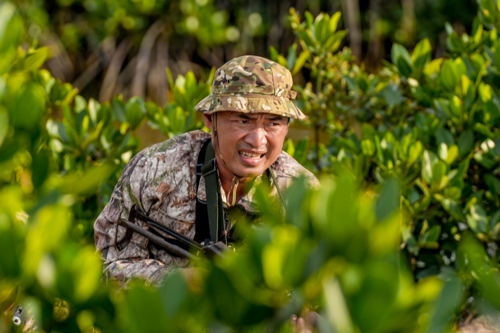 Tiến Luật bị đánh vỏ chai vào đầu Đau thì ít mà… quê thì nhiều