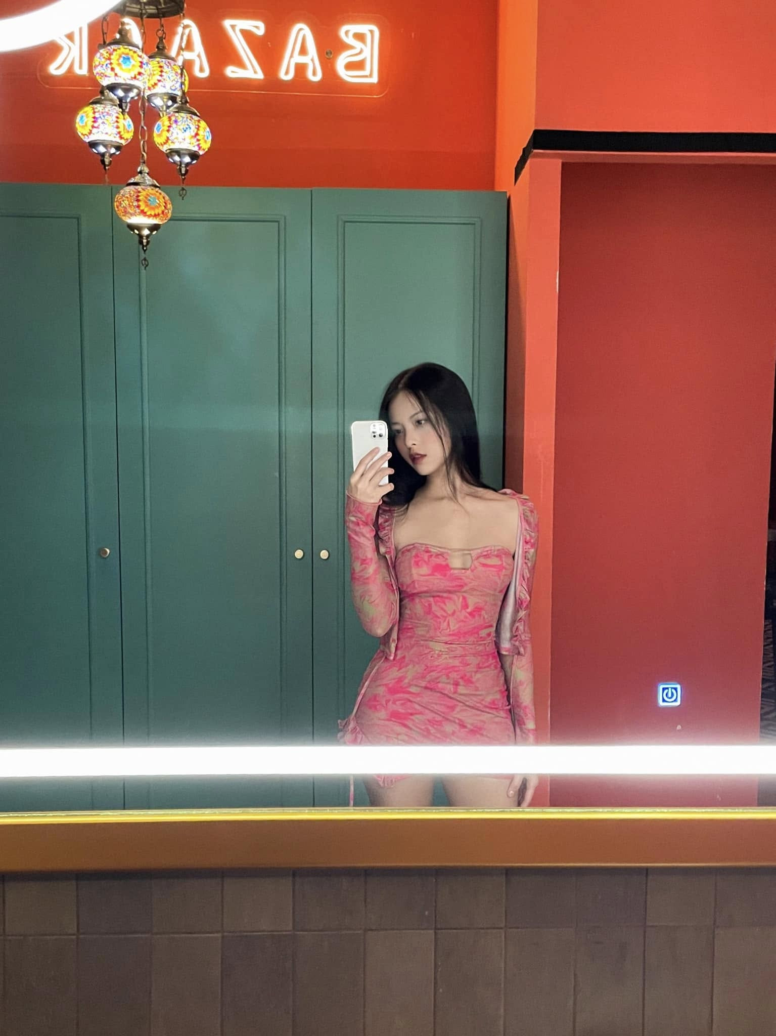 Vẻ đẹp gợi cảm, mỏng manh của ma nữ phim 'Đồi hành xác: Tà thuyết đen trở lại' - Ảnh 5.