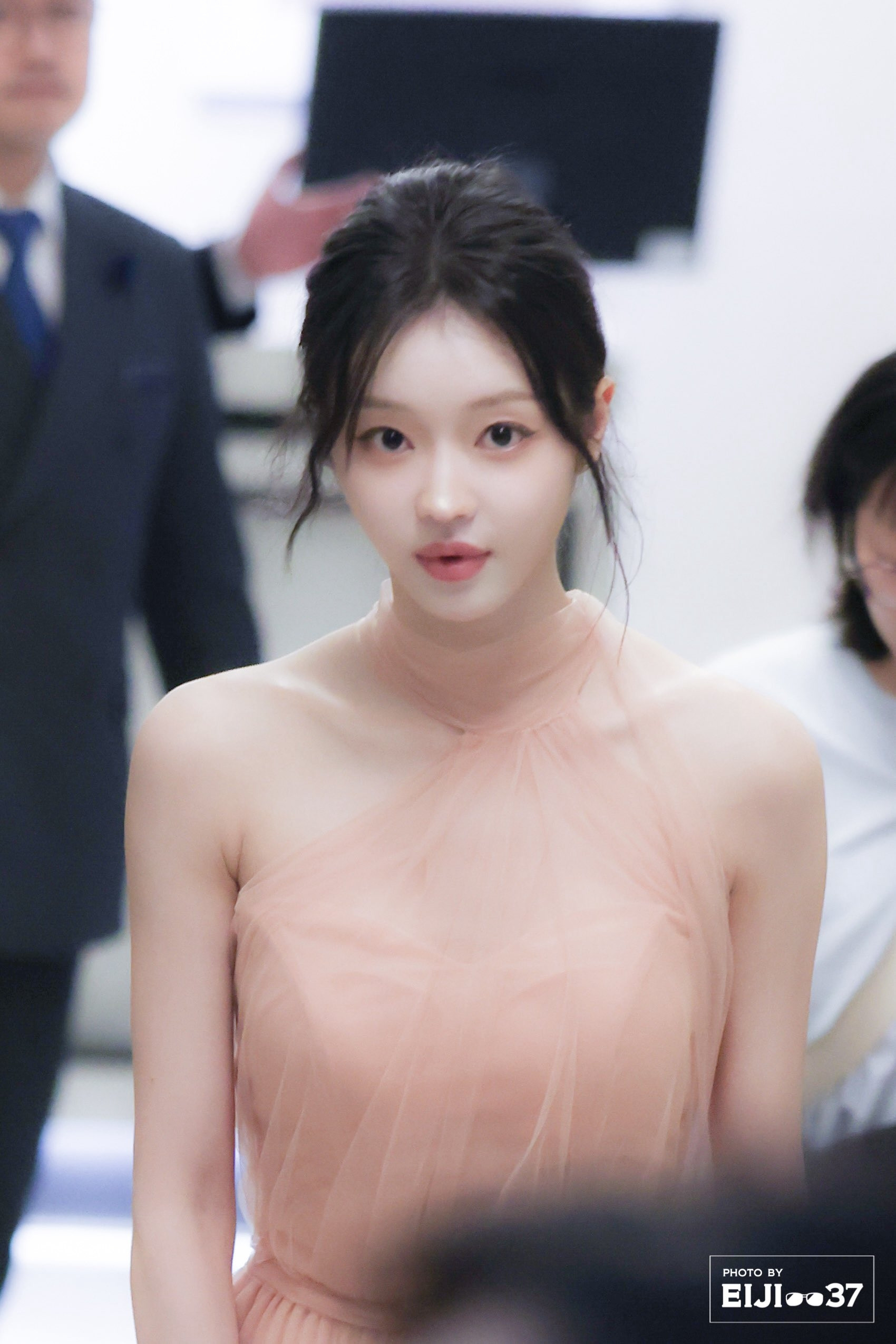 250917 yooa at busan international festival film opening ceremony documents 1