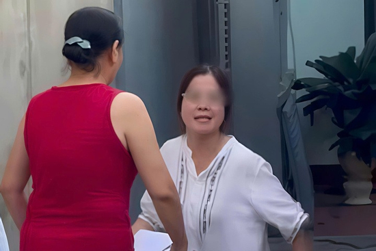 Vợ Phó Trưởng Công an phường ở Lạng Sơn phản ứng gay gắt khi bị nhắc nhở đỗ xe