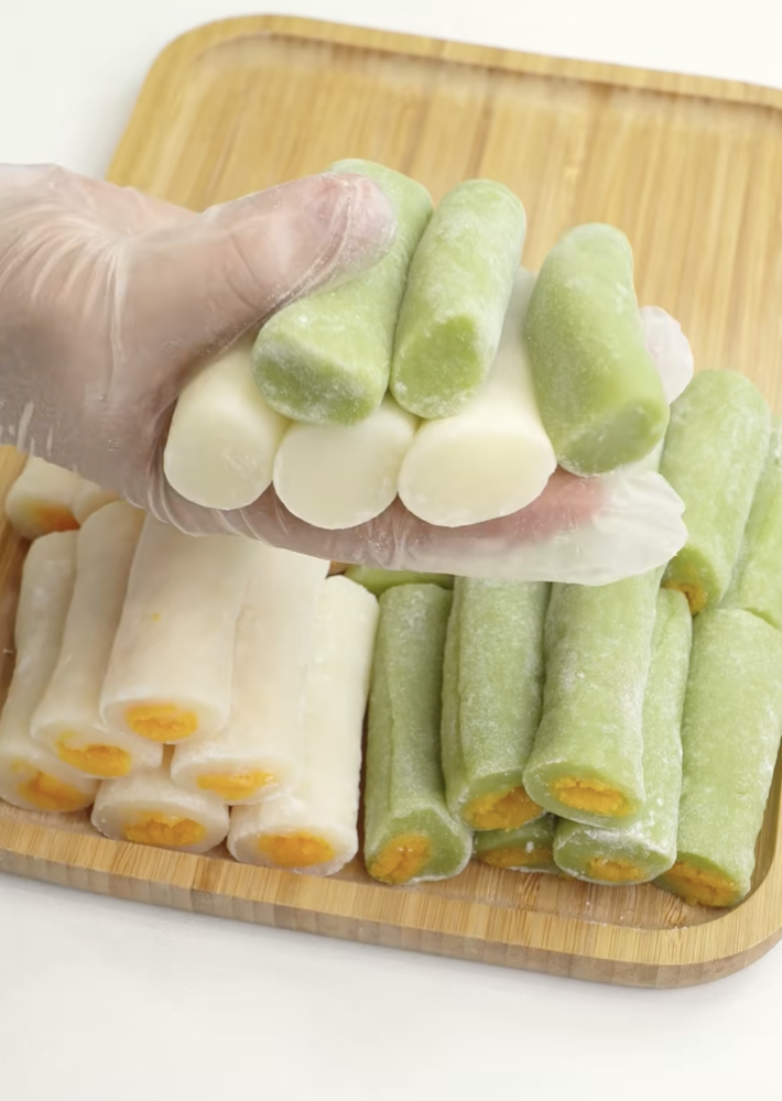 Bánh dẻo kéo sợi do các tín đồ làm bánh handmade sáng tạo. (Ảnh: Hà Cooking)