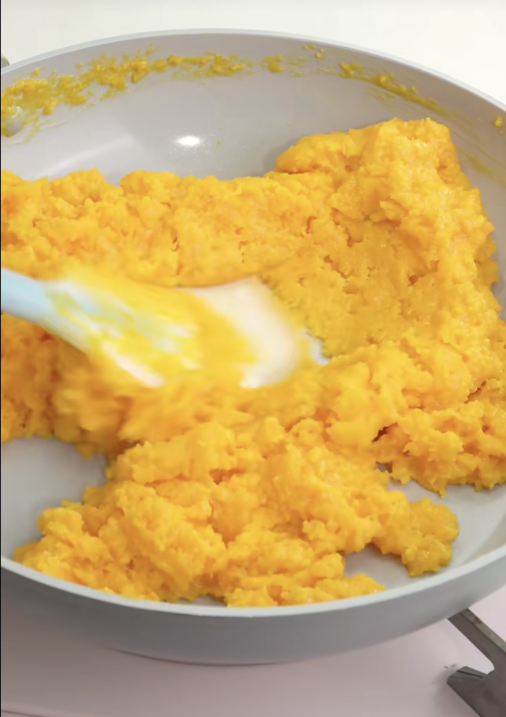 Bánh trung thu lòng se điếu là gì mà 'sốt' không kém 'bánh dẻo thị phi'? - 3