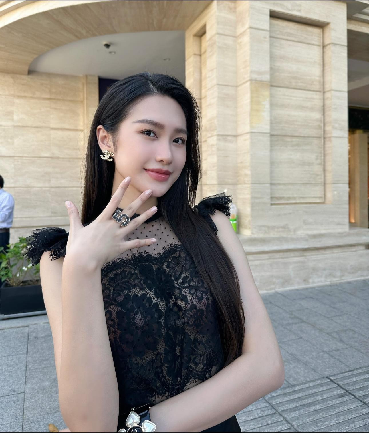 Diện mạo quá lạ của Doãn Hải My dụi mắt trăm lần nhận không ra