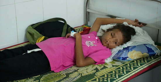 Hiệu trưởng nói gì về thông tin hiệu phó cấm đưa học sinh bị ngộ độc đi viện?