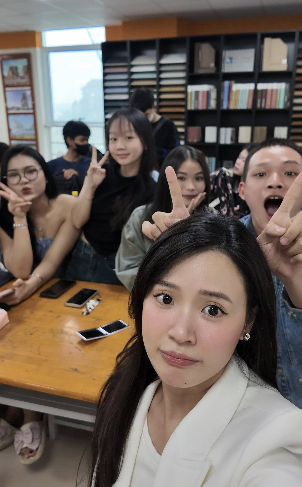 Midu hiếm hoi khoe công việc giảng viên ở trường ĐH danh giá