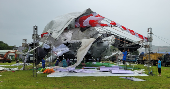 Mưa bão ập đến, rạp cưới ở Đà Nẵng tả tơi, 80 bàn tiệc phải di dời