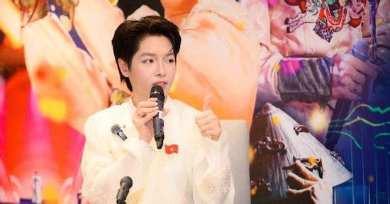 Quán quân Intervision 2025 Đức Phúc: 3h sáng tôi gọi điện mẹ vẫn còn thức…