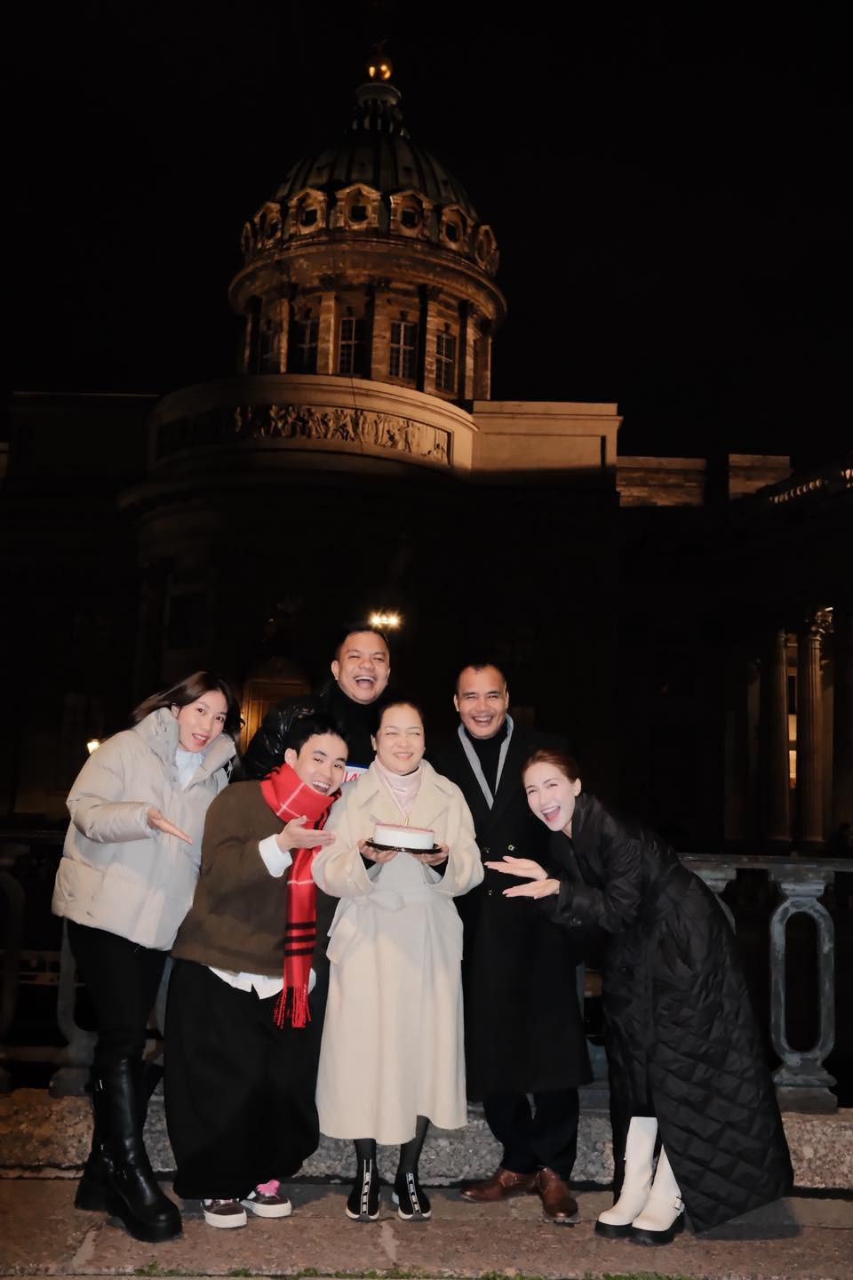 Tâm thư Hòa Minzy gửi tới bố mẹ khiến cả cõi mạng dậy sóng