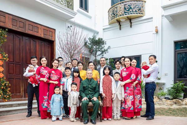 Tâm thư Hòa Minzy gửi tới bố mẹ khiến cả cõi mạng dậy sóng