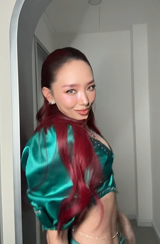 Gương mặt khác lạ mũi nhọn hoắt xuyên thủng vạn vật của Tóc Tiên khiến netizen phát hoảng