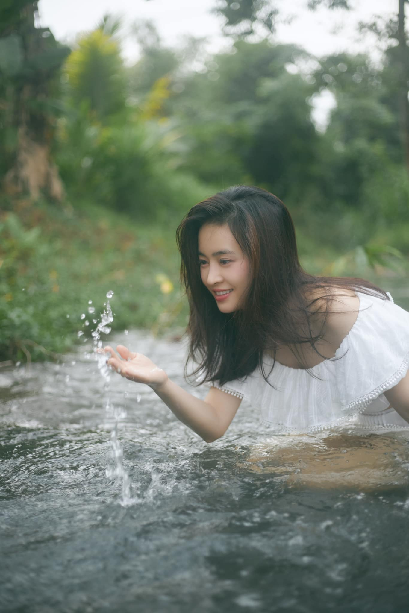 Gu thời trang tươi trẻ của mỹ nhân vào vai cô nàng đỏng đảnh yêu người ông chú trong 'Tử chiến trên không' - Ảnh 7.