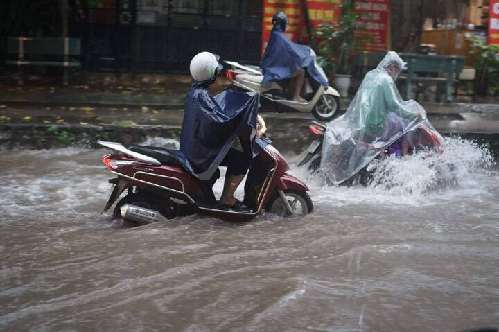 Hà Nội, nhiều tỉnh Bắc Bộ và Thanh Hóa mưa lớn. (Ảnh: Xuân Phú)