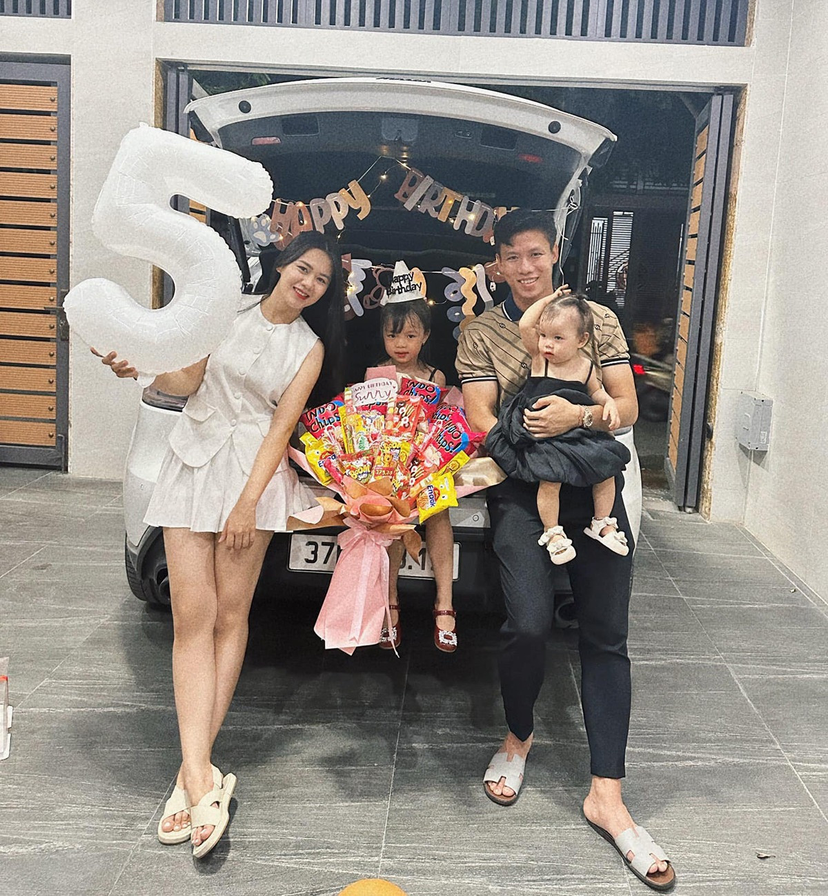 Vợ Quế ngọc hải sốc ngất khi nhà bay cả giếng trời nước tràn khắp nhà vì bão số 10