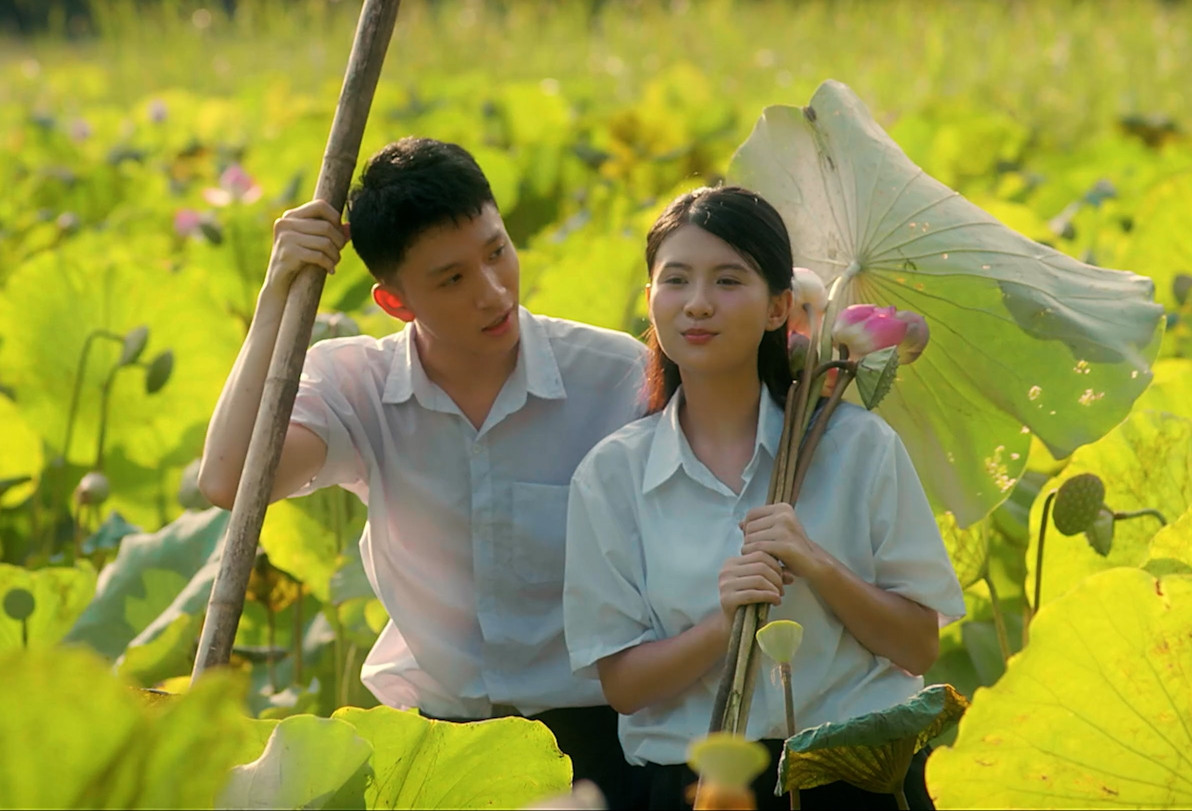 Cách em 1 milimet Câu chuyện tình bạn tình yêu làng quê mộc mạc đầy hoài niệm