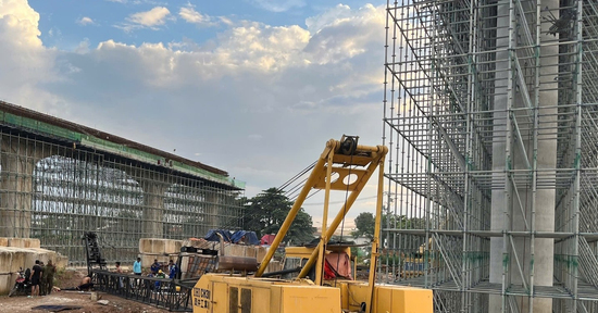 Cần cẩu sập đè chết người tại công trường Vành đai 3 TPHCM