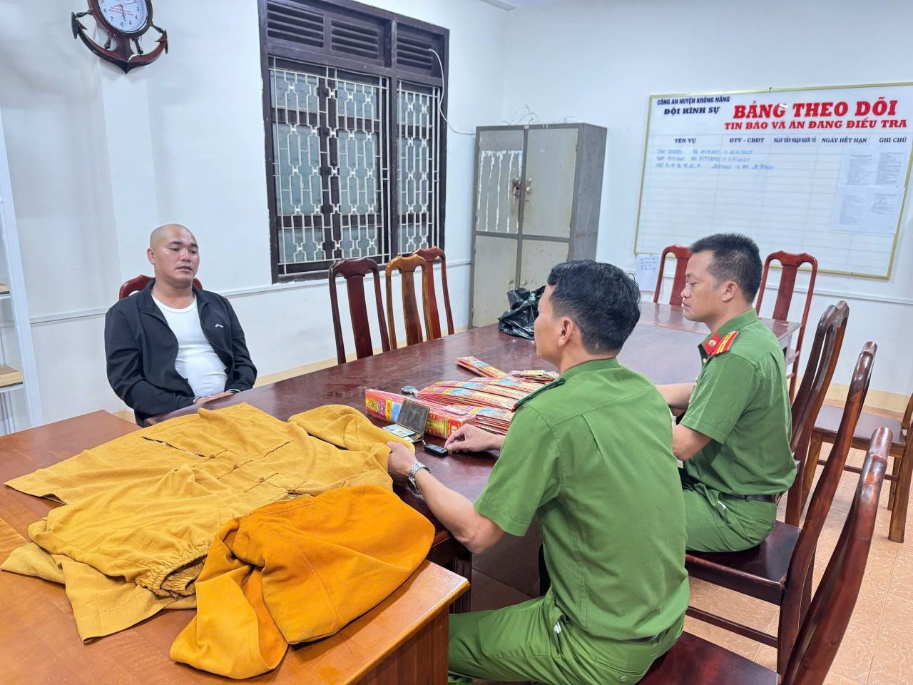 Giả danh nhà sư lừa đảo chiếm đoạt tài sản tại Đắk Lắk - Ảnh 1.