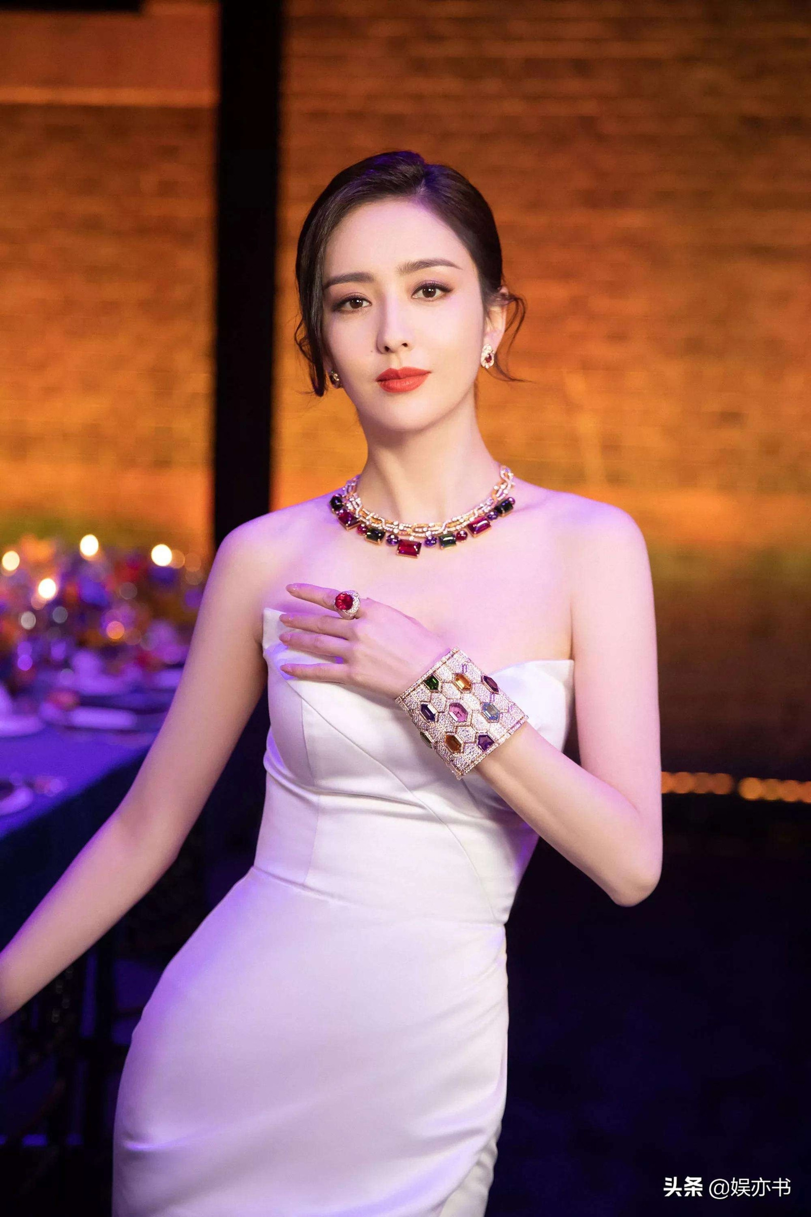 Mỹ nhân Hoa ngữ sau ly hôn người đẹp Tân Cương nhẫn nhịn dù chồng ngoại tình bị tố là tú bà