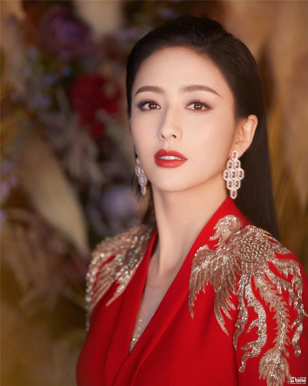 Mỹ nhân Hoa ngữ sau ly hôn người đẹp Tân Cương nhẫn nhịn dù chồng ngoại tình bị tố là tú bà