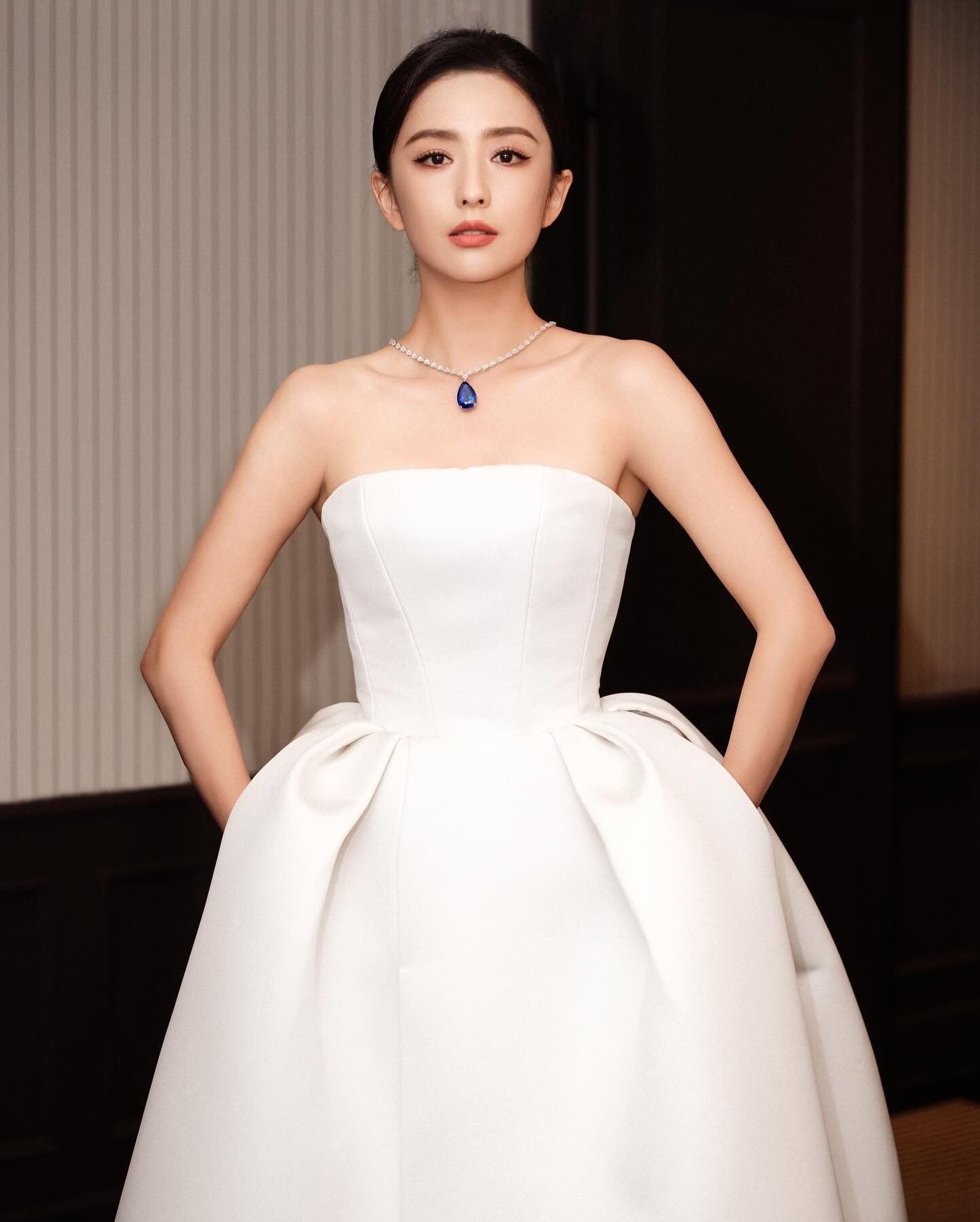 Mỹ nhân Hoa ngữ sau ly hôn người đẹp Tân Cương nhẫn nhịn dù chồng ngoại tình bị tố là tú bà