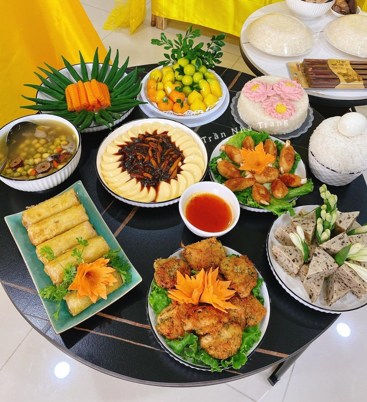 Mâm cỗ chay cúng Rằm tháng 7. (Ảnh: Trần Nha Trang)