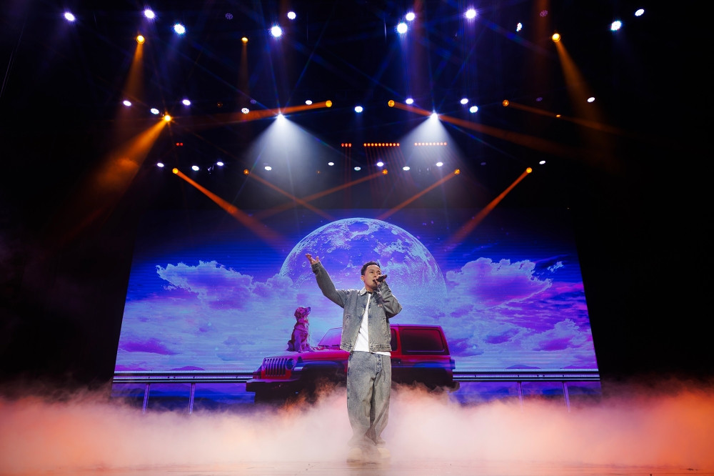 Đinh Tiến Đạt tràn đầy năng lượng ra tiếp MV thứ 2 trong vòng 2 tuần