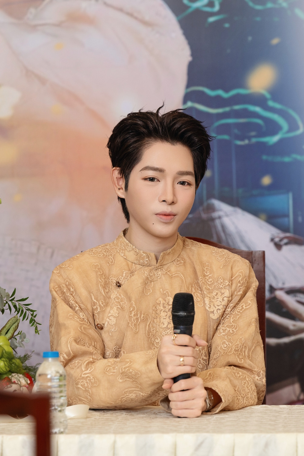 Đức Phúc lần đầu lên tiếng về ồn ào bị trang tin quốc tế quy chụp giới tính