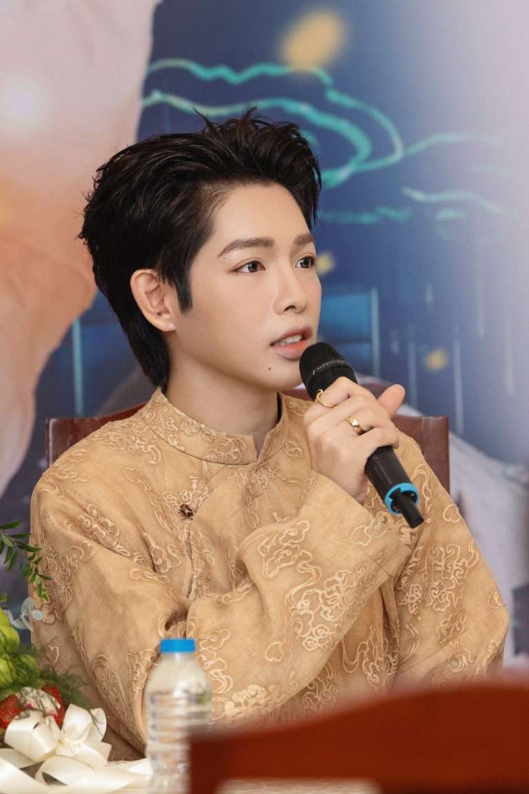 Đức Phúc lần đầu lên tiếng về ồn ào bị trang tin quốc tế quy chụp giới tính