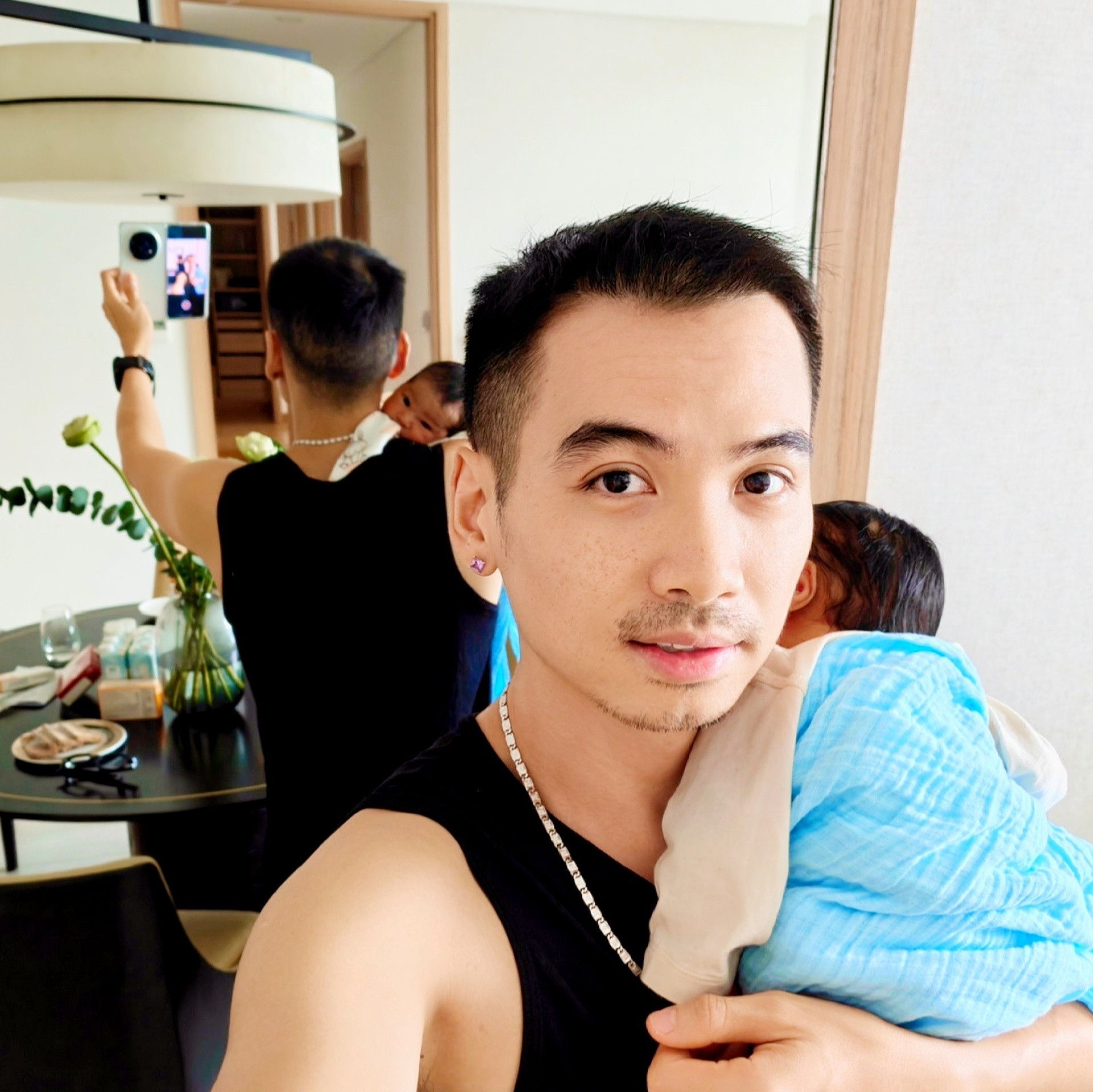 HHen Niê phản hồi việc dạy con học khi vừa mới sinh được 1 tuần